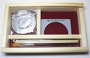 Makler with gridded glass